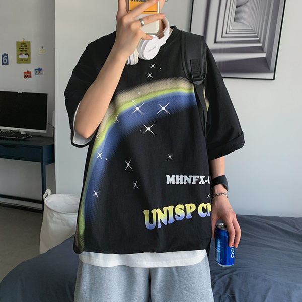 Tricou larg pentru bărbați cu model colorat și mâneci scurte