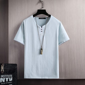 Tricou modern pentru bărbați cu decolteu și nasturi spitz