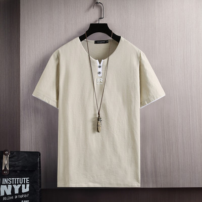 Tricou modern pentru bărbați cu decolteu și nasturi spitz