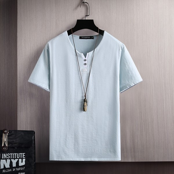 Tricou modern pentru bărbați cu decolteu și nasturi spitz