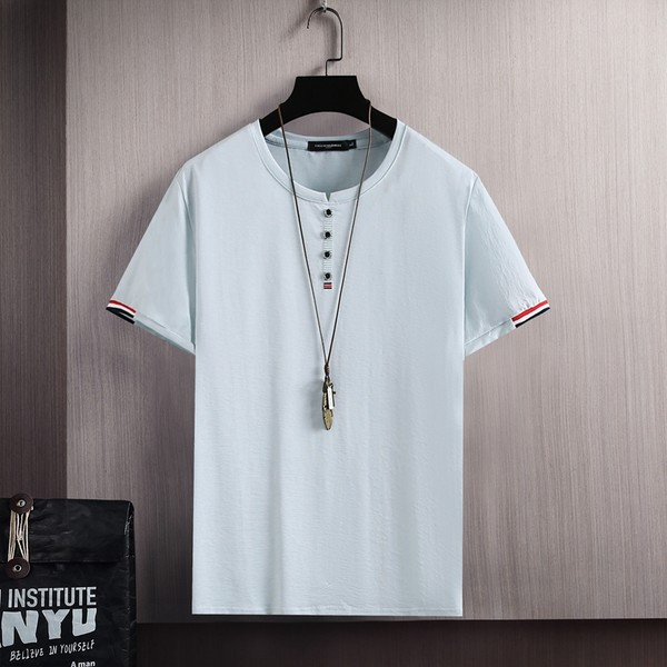 Tricou modern pentru bărbați cu decolteu și nasturi spitz