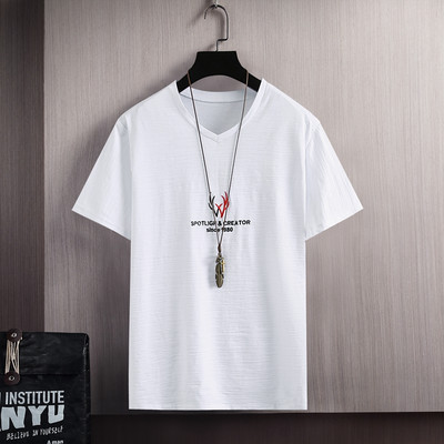 Tricou casual cu inscripție și decolteu spitz pentru bărbați