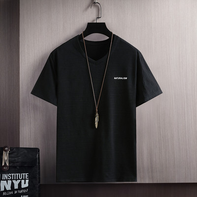 Tricou casual cu inscripție și decolteu spitz pentru bărbați