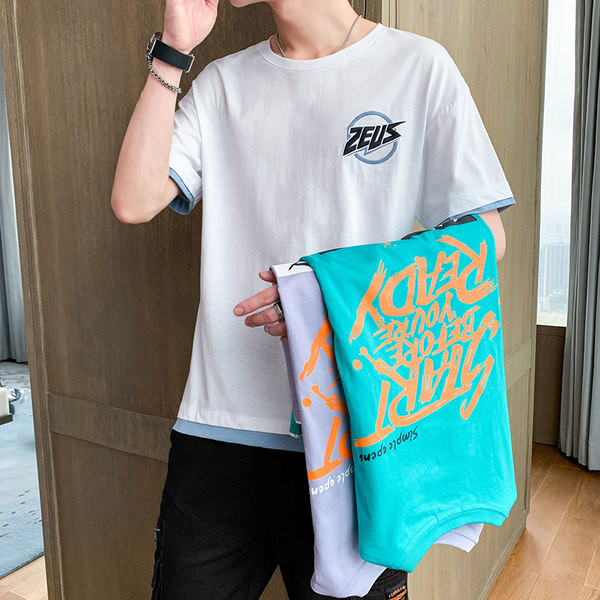 Tricou larg pentru bărbați cu inscripție și decolteu în formă de O