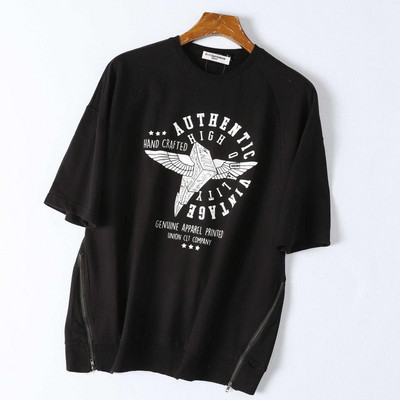 Tricou barbatesc cu imprimeu si fermoare laterale