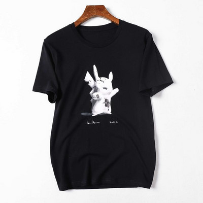 Tricou de vară pentru bărbați cu o aplicație potrivită pentru utilizarea de zi cu zi