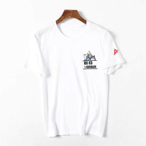 Tricou de vară pentru bărbați cu o aplicație potrivită pentru utilizarea de zi cu zi