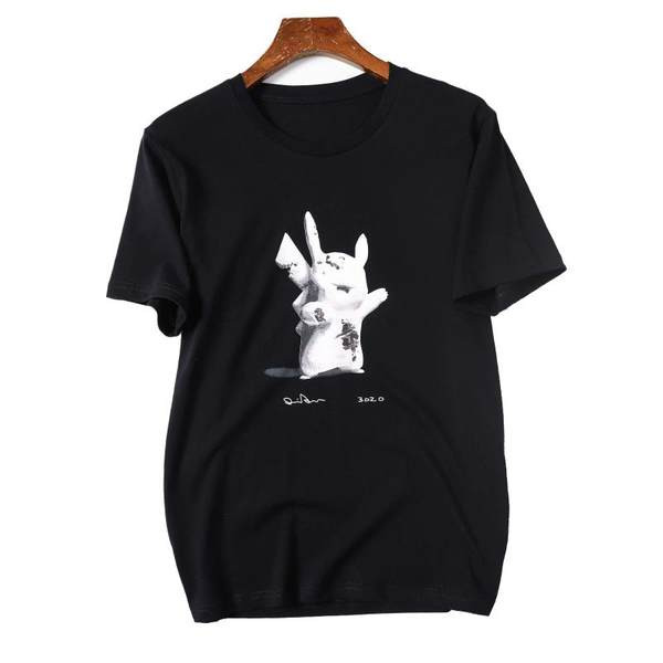 Tricou de vară pentru bărbați cu o aplicație potrivită pentru utilizarea de zi cu zi