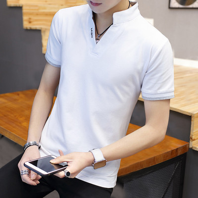 Novi model muške majice sa špic izrezom i kratkim rukavima