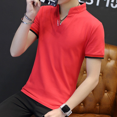 Novi model muške majice sa špic izrezom i kratkim rukavima