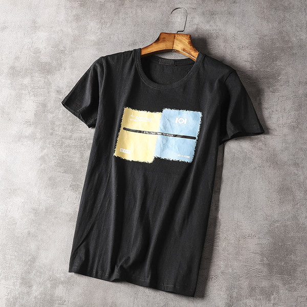 Ležerna muška majica s aplikacijom i kratkim rukavima