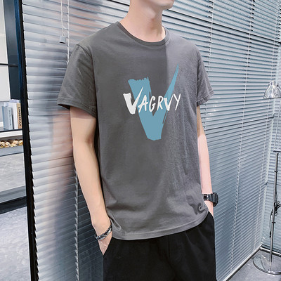 Tricou bărbătesc cu inscripție și decolteu oval