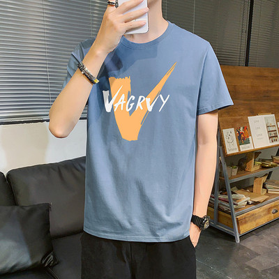 Tricou bărbătesc cu inscripție și decolteu oval