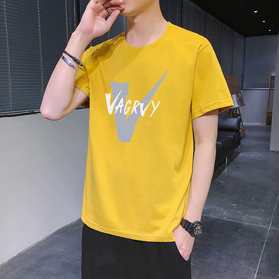 Tricou bărbătesc cu inscripție și decolteu oval