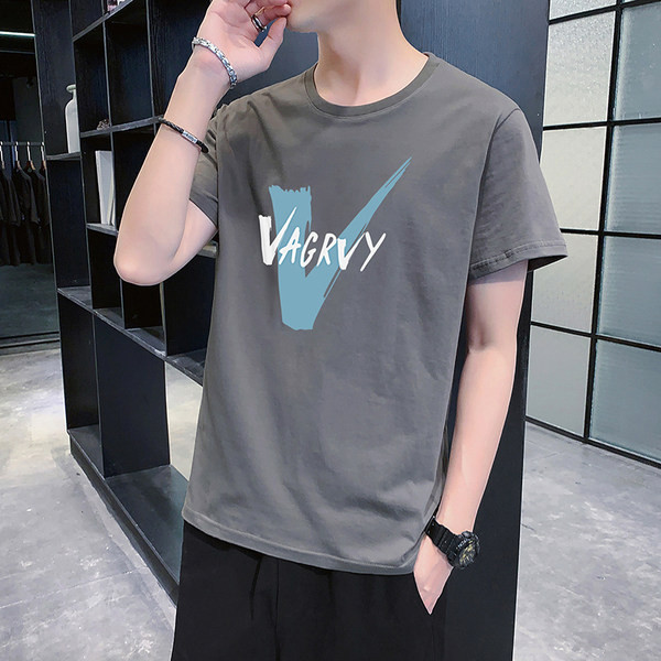 Tricou bărbătesc cu inscripție și decolteu oval