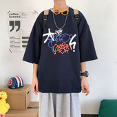 Moderna muška majica s aplikacijama u boji i kratkim rukavima