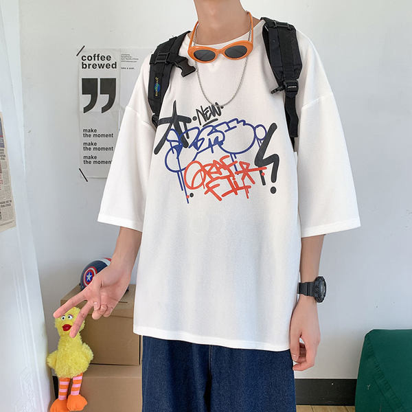 Moderna muška majica s aplikacijama u boji i kratkim rukavima