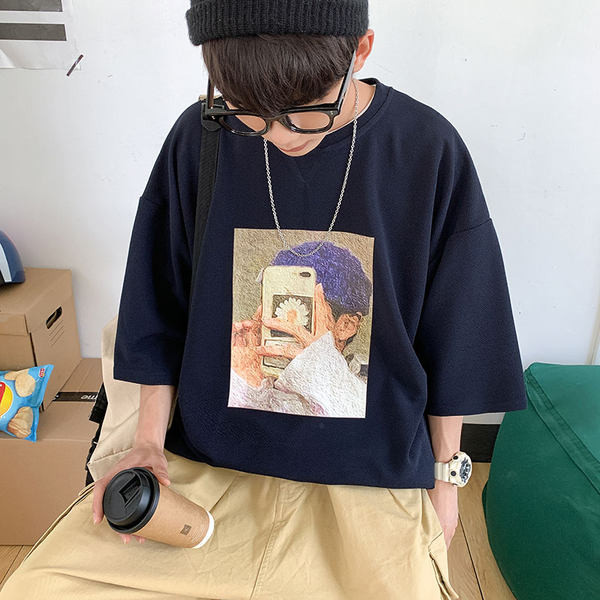 Мъжка ежедневна тениска с щампа и овално деколте 