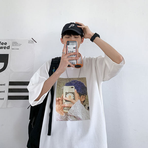 Мъжка ежедневна тениска с щампа и овално деколте 