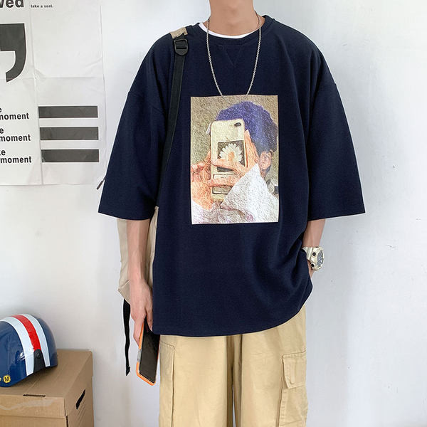 Мъжка ежедневна тениска с щампа и овално деколте 