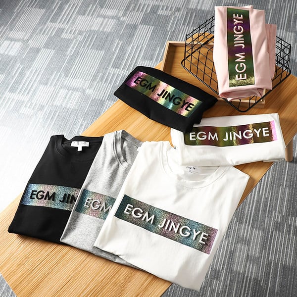 Tricou bărbătesc de vară cu inscripție 3D și aplicare de culoare