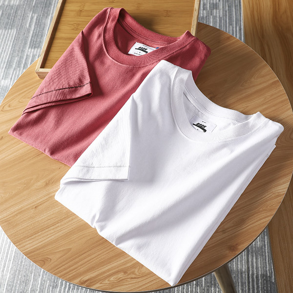 Jednobojna muška majica - besplatni model