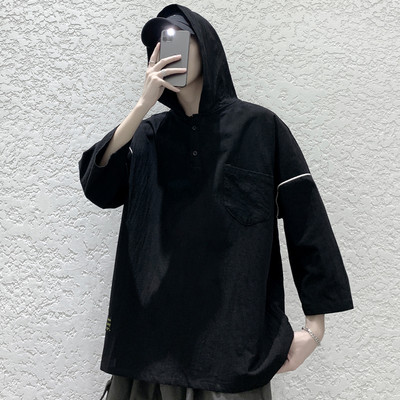 Bluză largă pentru bărbați, cu glugă și nasturi în alb și negru