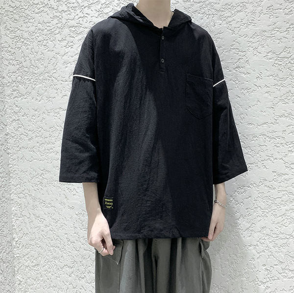 Bluză largă pentru bărbați, cu glugă și nasturi în alb și negru