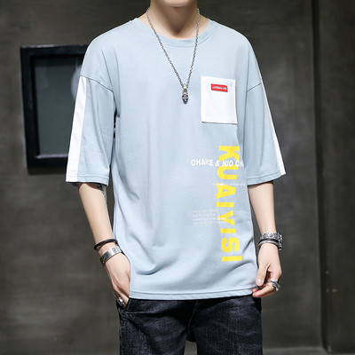 Tricou larg pentru bărbați cu inscripții și buzunar