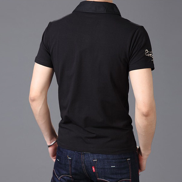 Bluză de vară cu broderie și guler clasic