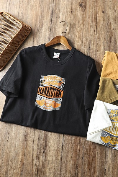 Tricou casual barbatesc cu aplicatie colorata si maneci scurte