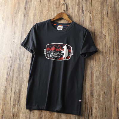 Tricou bărbătesc cu mâneci scurte și diverse aplicații