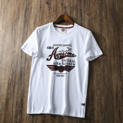 Tricou bărbătesc cu mâneci scurte și diverse aplicații