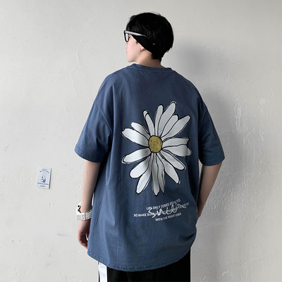 Tricou larg pentru bărbați cu aplicație de flori