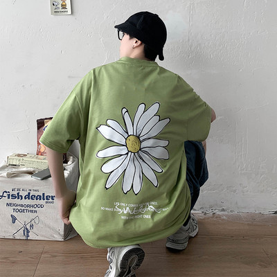 Tricou larg pentru bărbați cu aplicație de flori