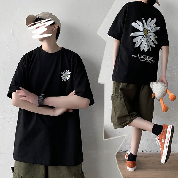 Tricou larg pentru bărbați cu aplicație de flori