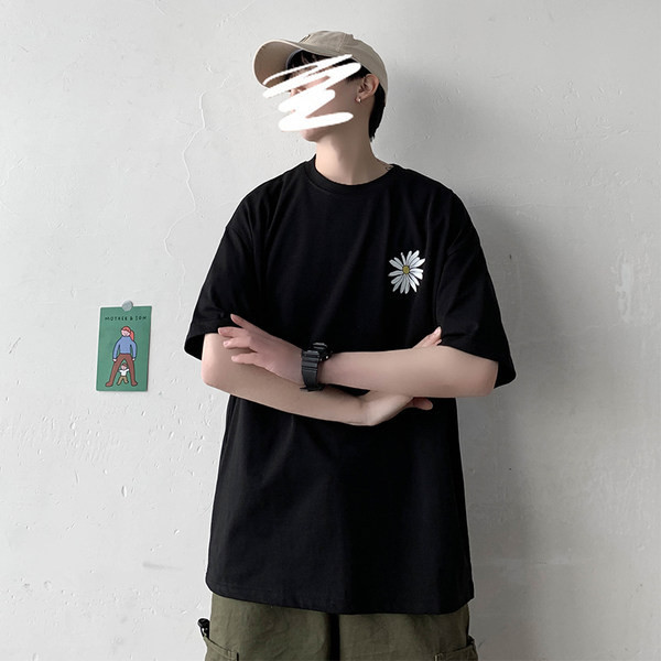 Tricou larg pentru bărbați cu aplicație de flori