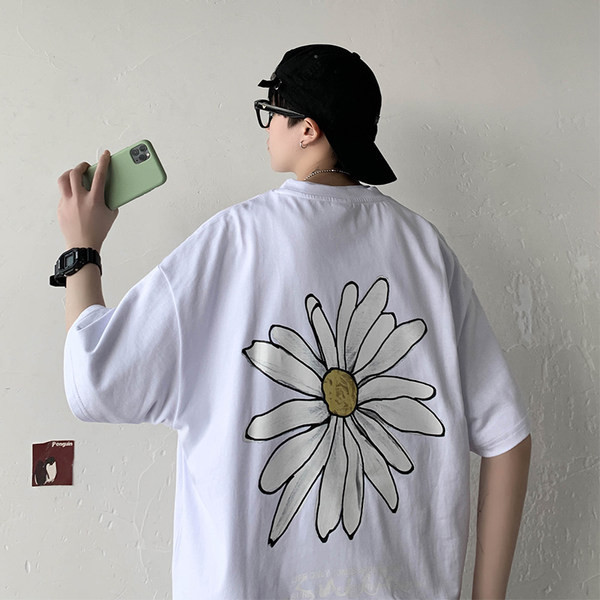 Tricou larg pentru bărbați cu aplicație de flori