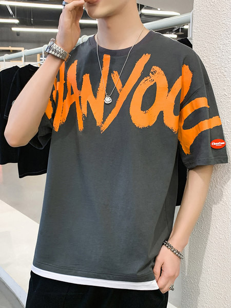 Tricou bărbați model larg cu inscripție și mâneci scurte