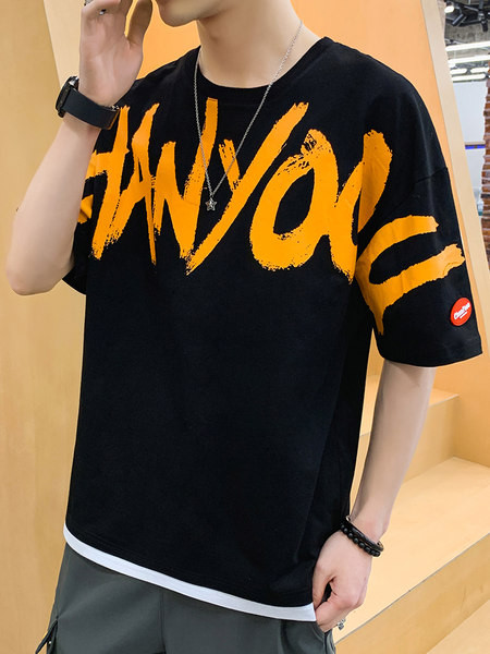 Tricou bărbați model larg cu inscripție și mâneci scurte