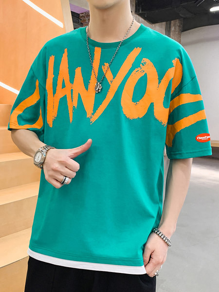 Tricou bărbați model larg cu inscripție și mâneci scurte