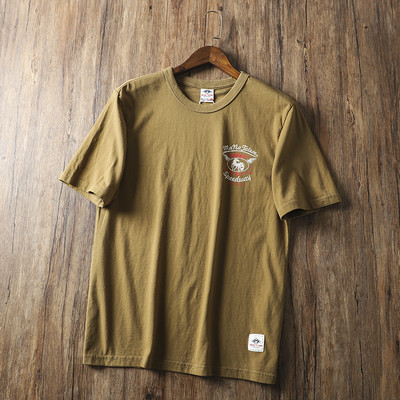 Tricou bărbătesc cu aplicație și mâneci scurte