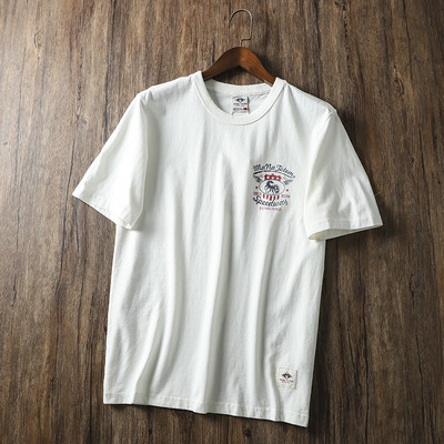 Tricou bărbătesc cu aplicație și mâneci scurte