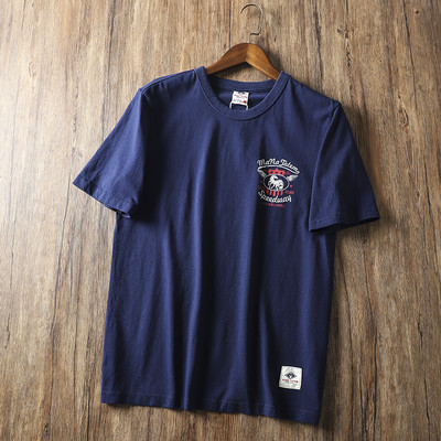 Tricou bărbătesc cu aplicație și mâneci scurte