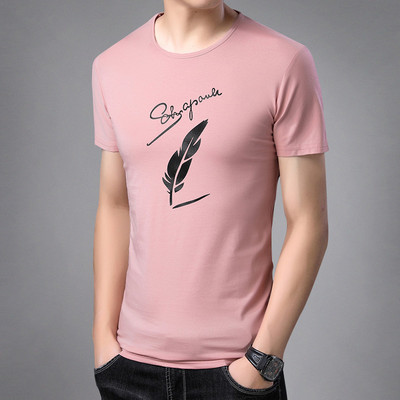 Tricou bărbătesc îmbrăcat cu inscripție și aplicație