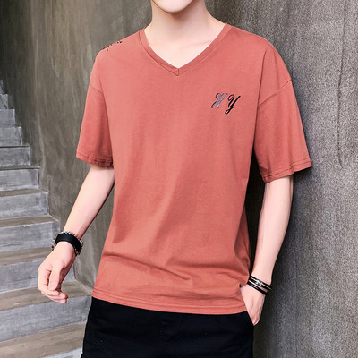 Tricou barbatesc model nou cu decolteu spitz si inscriptionare