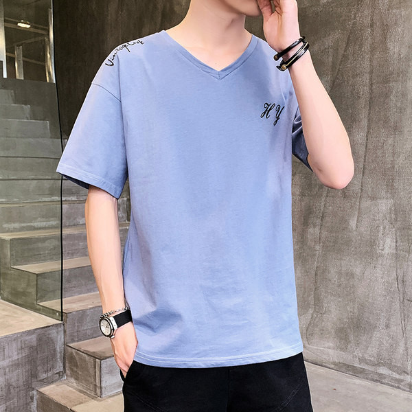 Tricou barbatesc model nou cu decolteu spitz si inscriptionare