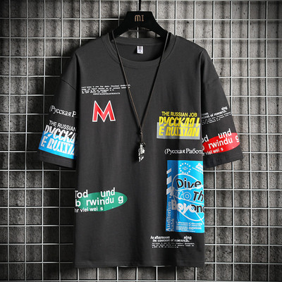 Tricou bărbătesc colorat cu aplicație și decolteu rotund