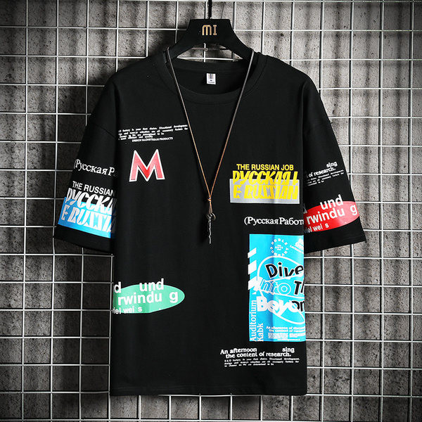 Tricou bărbătesc colorat cu aplicație și decolteu rotund