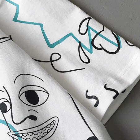 Tricou bărbătesc în patru culori cu mâneci scurte și inscripții